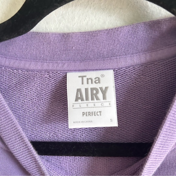 Aritzia TNA Airy Fleece Perfect Perfect Sweater - Picture 5 of 9